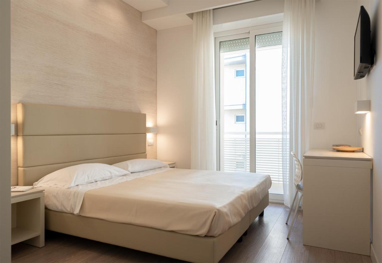 קאטוליקה Hotel Bristol מראה חיצוני תמונה