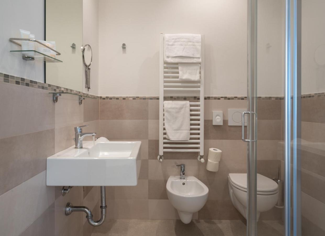 קאטוליקה Hotel Bristol מראה חיצוני תמונה