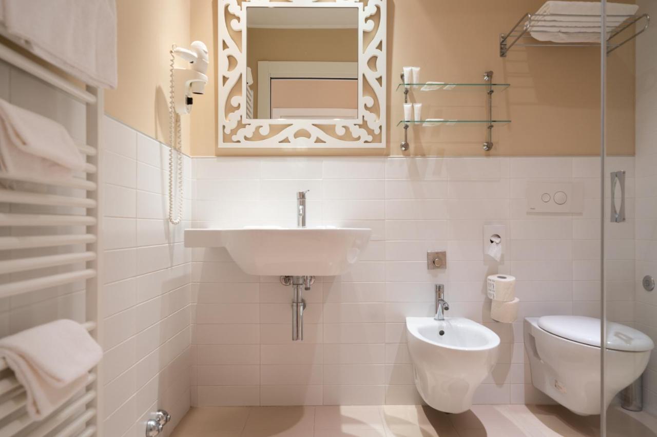 קאטוליקה Hotel Bristol מראה חיצוני תמונה