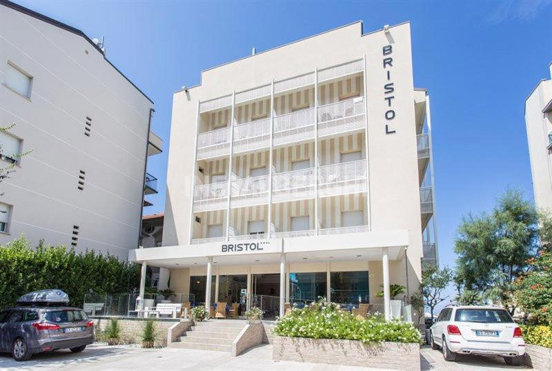 קאטוליקה Hotel Bristol מראה חיצוני תמונה