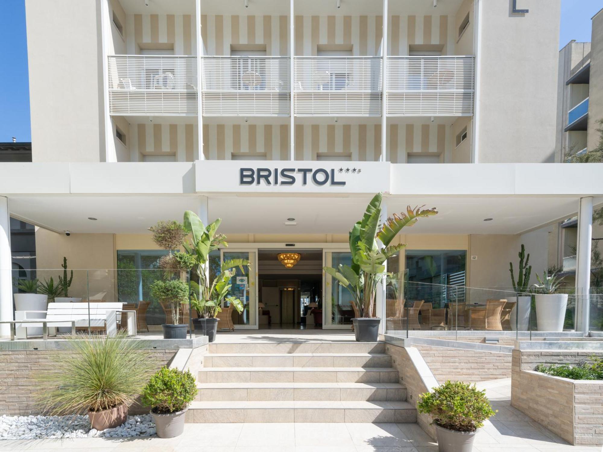 קאטוליקה Hotel Bristol מראה חיצוני תמונה