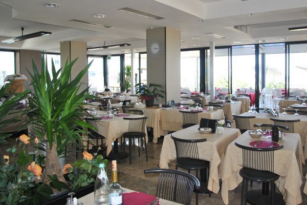 קאטוליקה Hotel Bristol מראה חיצוני תמונה