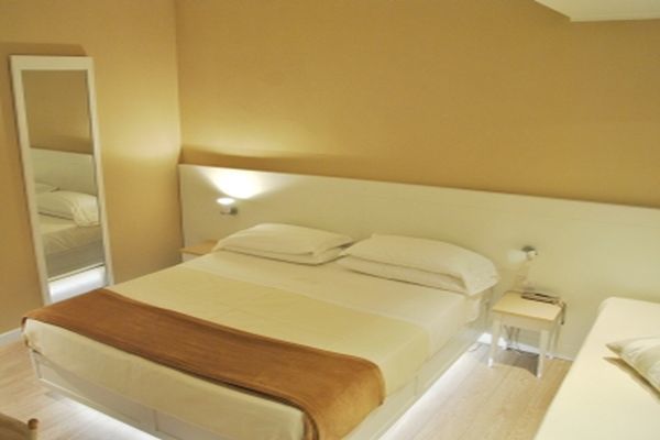 קאטוליקה Hotel Bristol מראה חיצוני תמונה