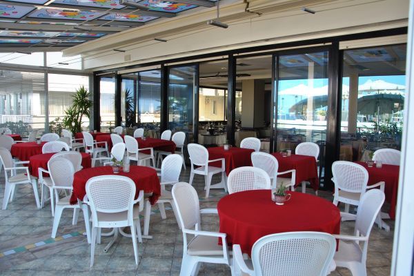 קאטוליקה Hotel Bristol מראה חיצוני תמונה