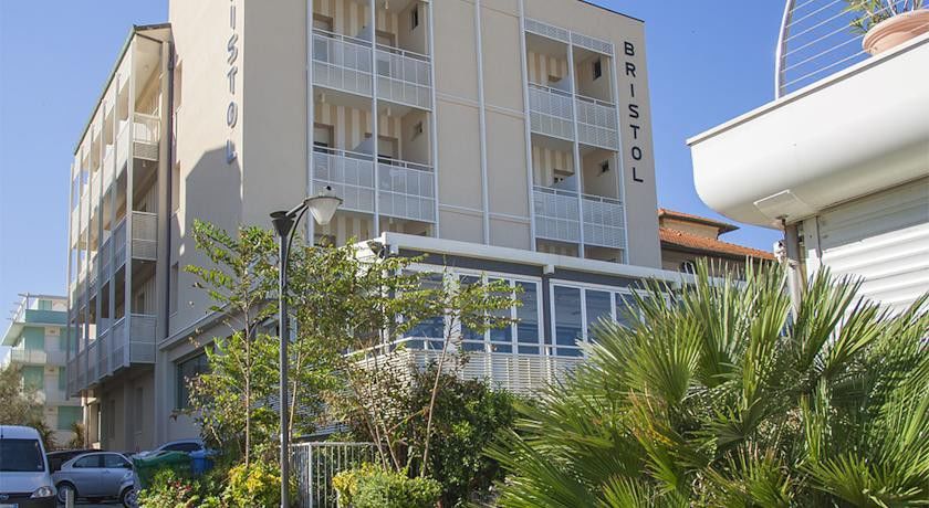קאטוליקה Hotel Bristol מראה חיצוני תמונה