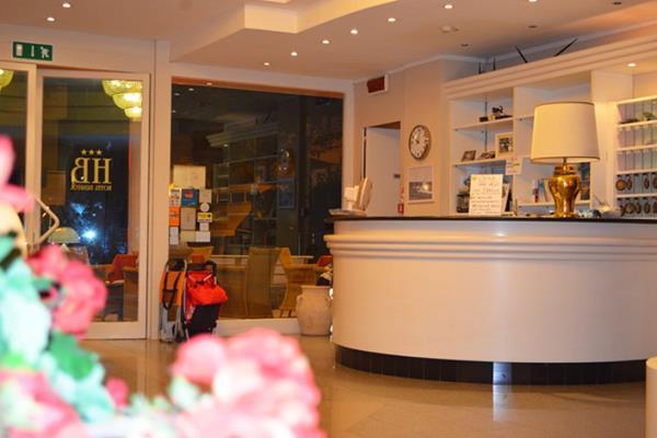 קאטוליקה Hotel Bristol מראה חיצוני תמונה