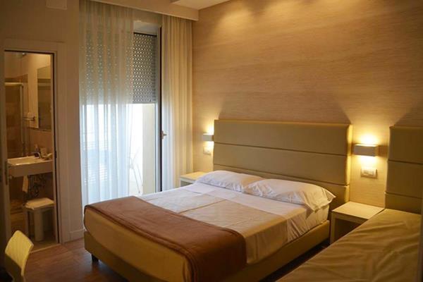 קאטוליקה Hotel Bristol מראה חיצוני תמונה