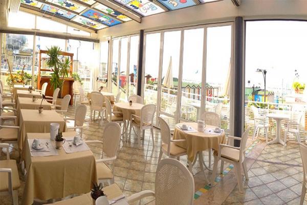 קאטוליקה Hotel Bristol מראה חיצוני תמונה